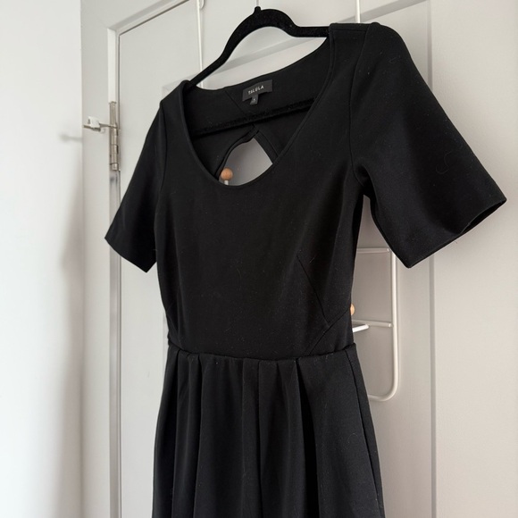 Aritzia Talula black fit & flare short-sleeve knit skater dress - size 4 (Small) - Picture 3 of 6